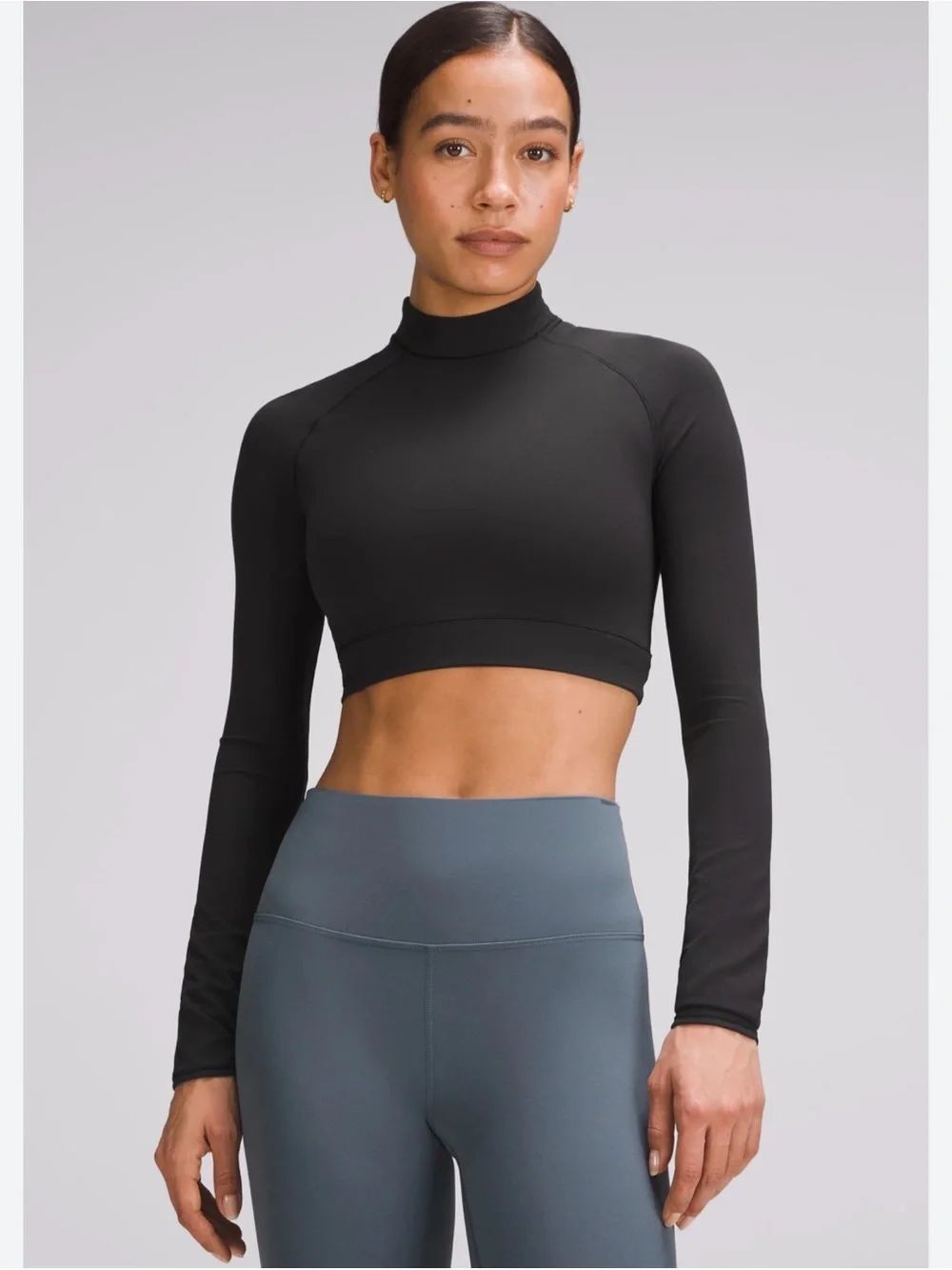 0196 HALARA Black Long-Sleeve Crop Top